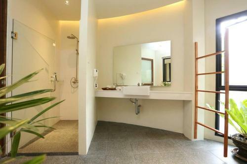 Hotel Rock And Tree House Resort