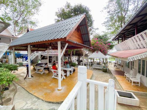 Hotel Banthaisangthain Resort