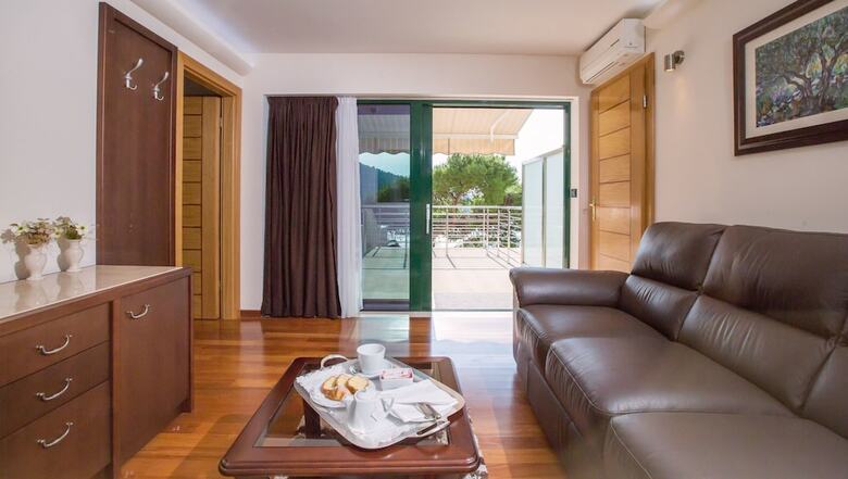 Hotel More