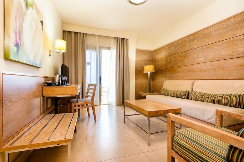 Kn Hotel Arenas Del Mar Adults Only