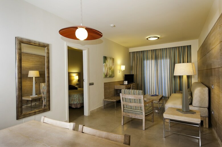 Kn Hotel Arenas Del Mar Adults Only