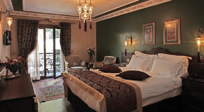 Rose Hotel