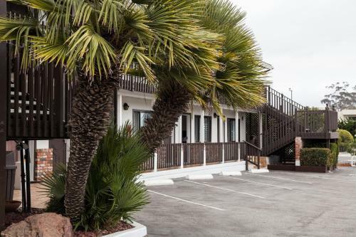 Breakers Motel