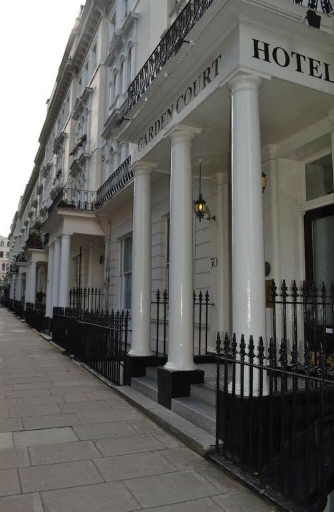 Hostal Garden Court Hotel
