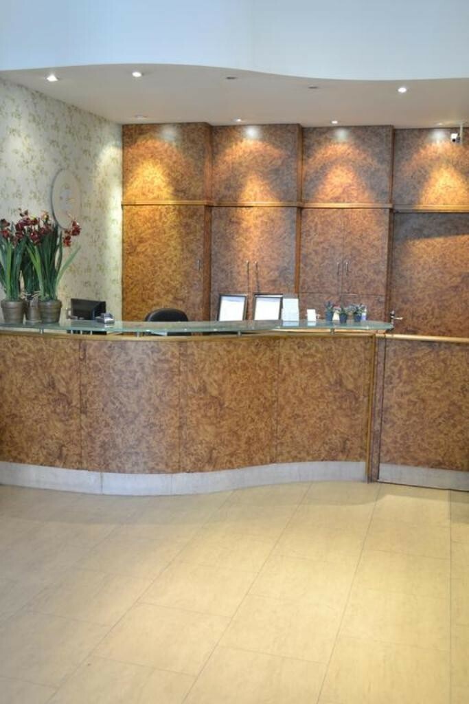 Hostal Garden Court Hotel