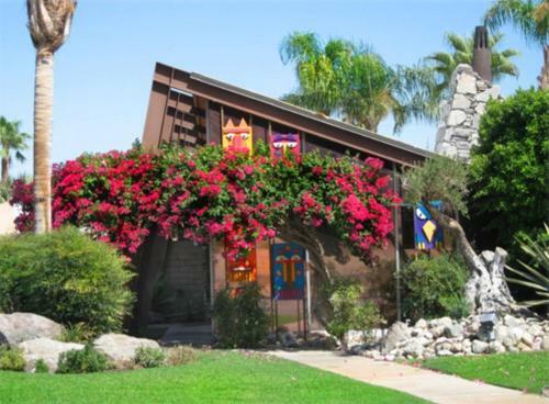 Posada Triangle Inn - Clothing Optional Resort For Men