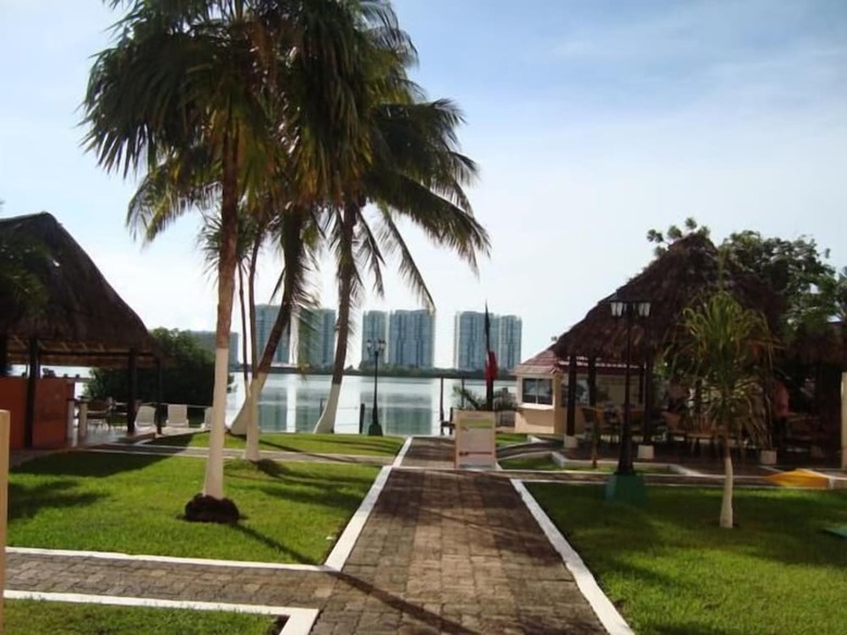 Hotel Grand Royal Lagoon