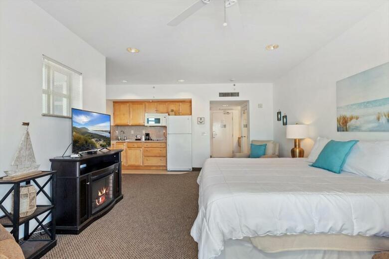 Hotel Beach House Inn & Suites