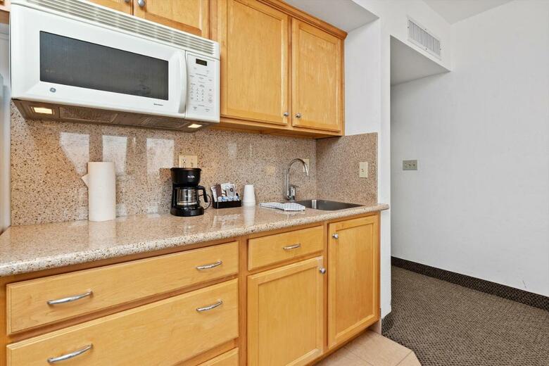 Hotel Beach House Inn & Suites