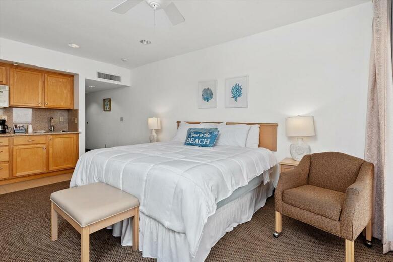 Hotel Beach House Inn & Suites