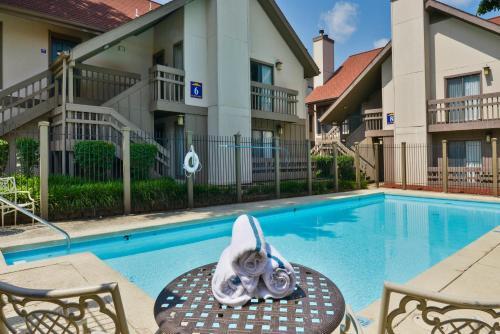 Hotel Arbor Suites At The Mall