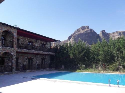 Hostal Monastiri Guesthouse