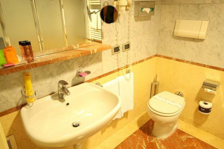Hotel Carrobbio