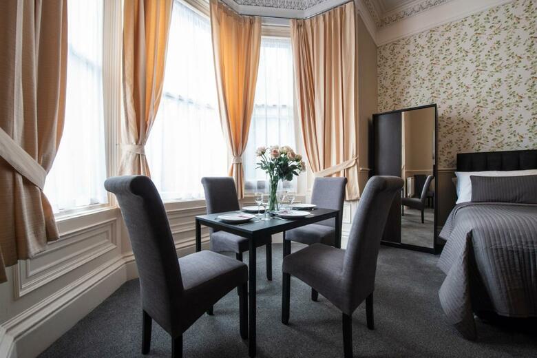 Hotel Grosvenor Suites