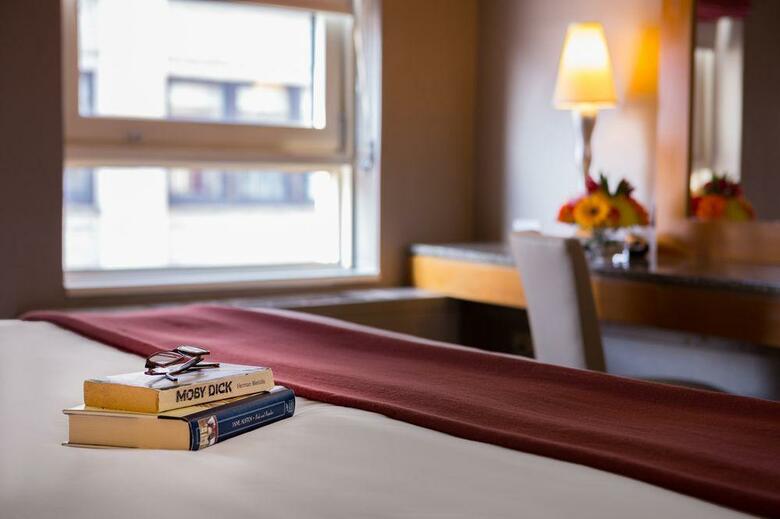Hotel Giraffe