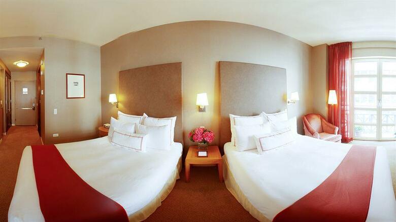Hotel Giraffe