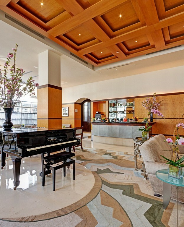 Hotel Giraffe