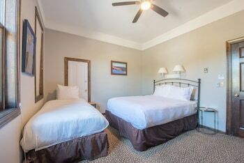 Elk Mountain Lodge