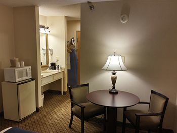 Hotel Gateway Inn & Suites