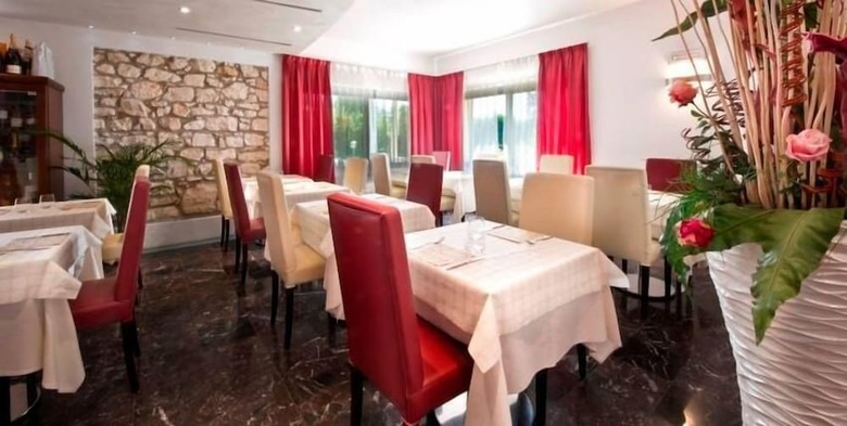 La Grotta Hotel