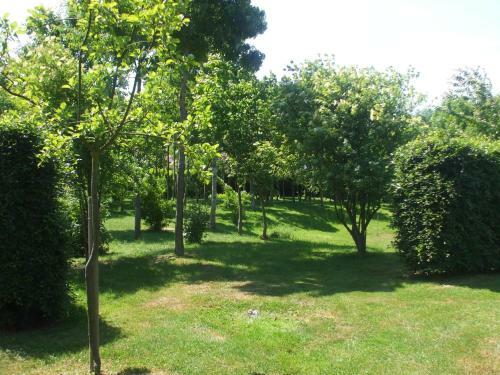 Bed & Breakfast Chambres D'h�tes Et Roulottes Le Clos Du Quesnay