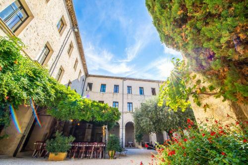 Le Clo�tre Des Dominicains