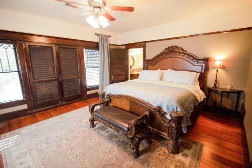 Bed & Breakfast Iron Horse Inn