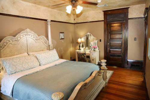 Bed & Breakfast Iron Horse Inn