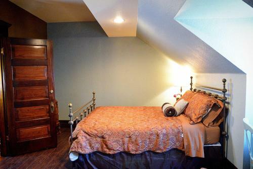 Bed & Breakfast Iron Horse Inn