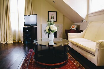 Stonehurst Place Bed & Breakfast