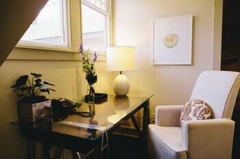 Stonehurst Place Bed & Breakfast