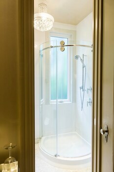 Stonehurst Place Bed & Breakfast