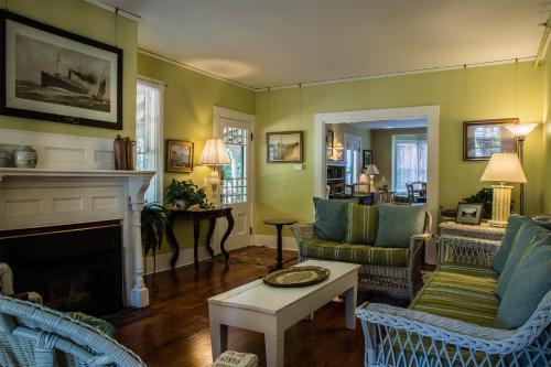 Yellow House Bed And Breakfast