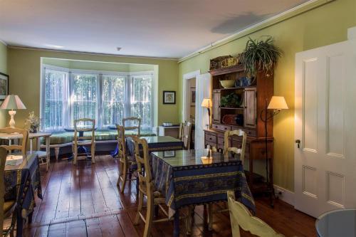 Yellow House Bed And Breakfast