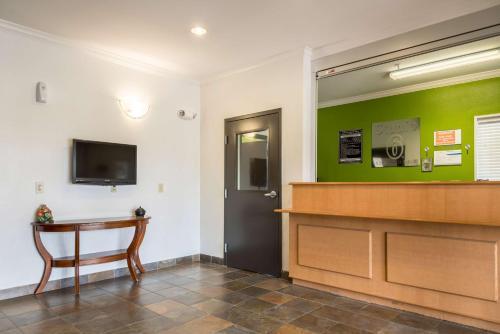Hotel Studio 6 Sulphur