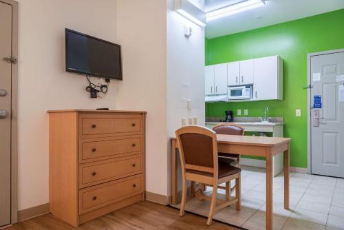 Hotel Studio 6 Sulphur