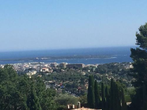 Villa C�te D'azur View Of Cannes Bay
