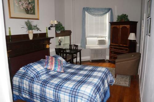 Hostal 463 Beacon Street Guest House