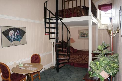 Hostal 463 Beacon Street Guest House