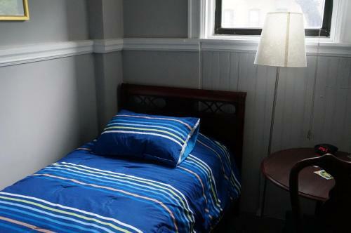 Hostal 463 Beacon Street Guest House