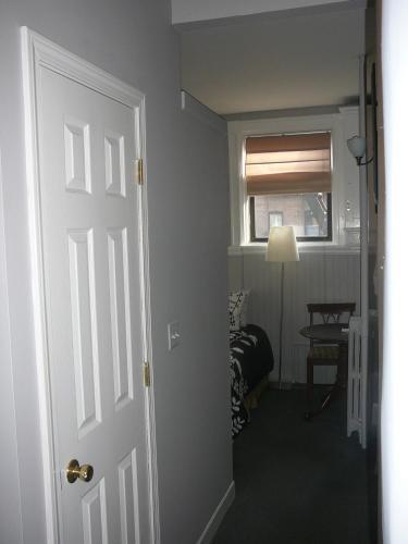 Hostal 463 Beacon Street Guest House