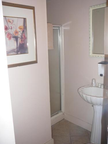 Hostal 463 Beacon Street Guest House