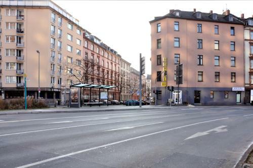 Hotel Apadana Frankfurt