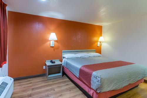 Motel 6 Dallas Desoto Lancaster