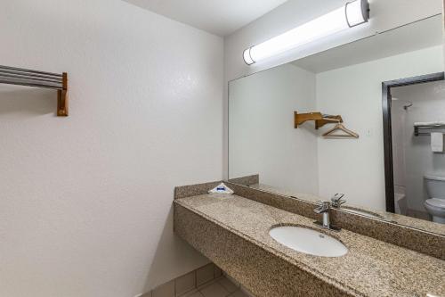 Motel 6 Dallas Desoto Lancaster