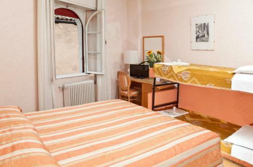 Hostal Hotel Marchi