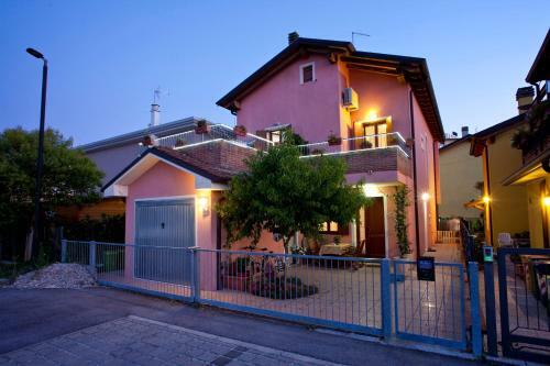 Hostal B&B By Max