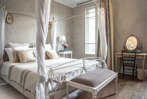Bed & Breakfast Maison Du Th��tre Saint Bonnet
