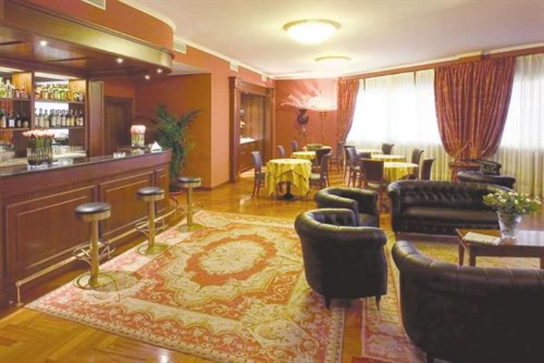 Maxim Hotel