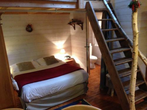 Hostal Les Roulottes De La Baronnie